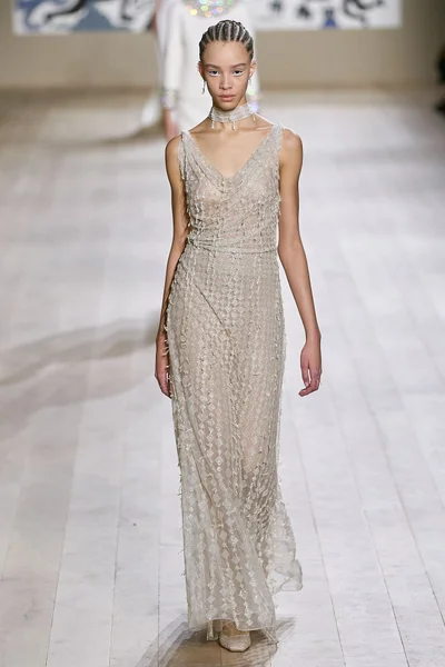 Look 19